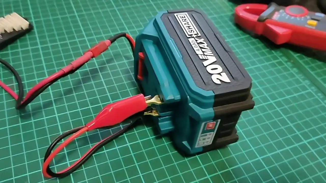 Read more about the article Quick Guide: How To Charge A Milwaukee Battery Without A Charger