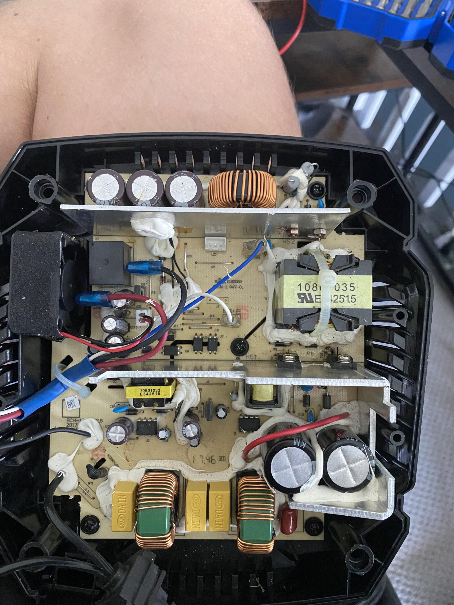 Read more about the article Exploring The Presence Of A Fuse In A Battery Charger: Unveiling The Truth