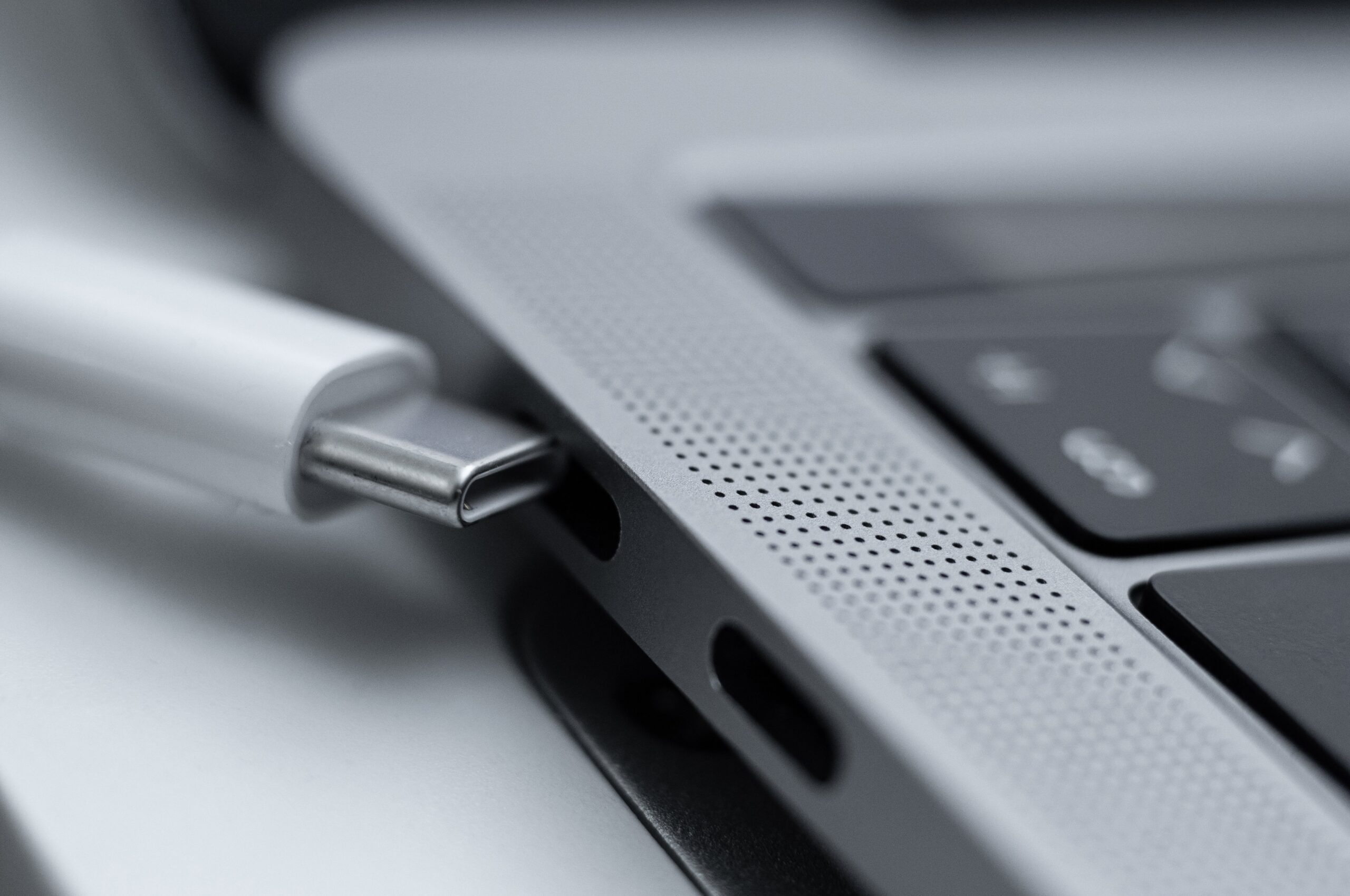 Read more about the article Can You Use Usb C Laptop Charger For Phone? Exploring Compatibility