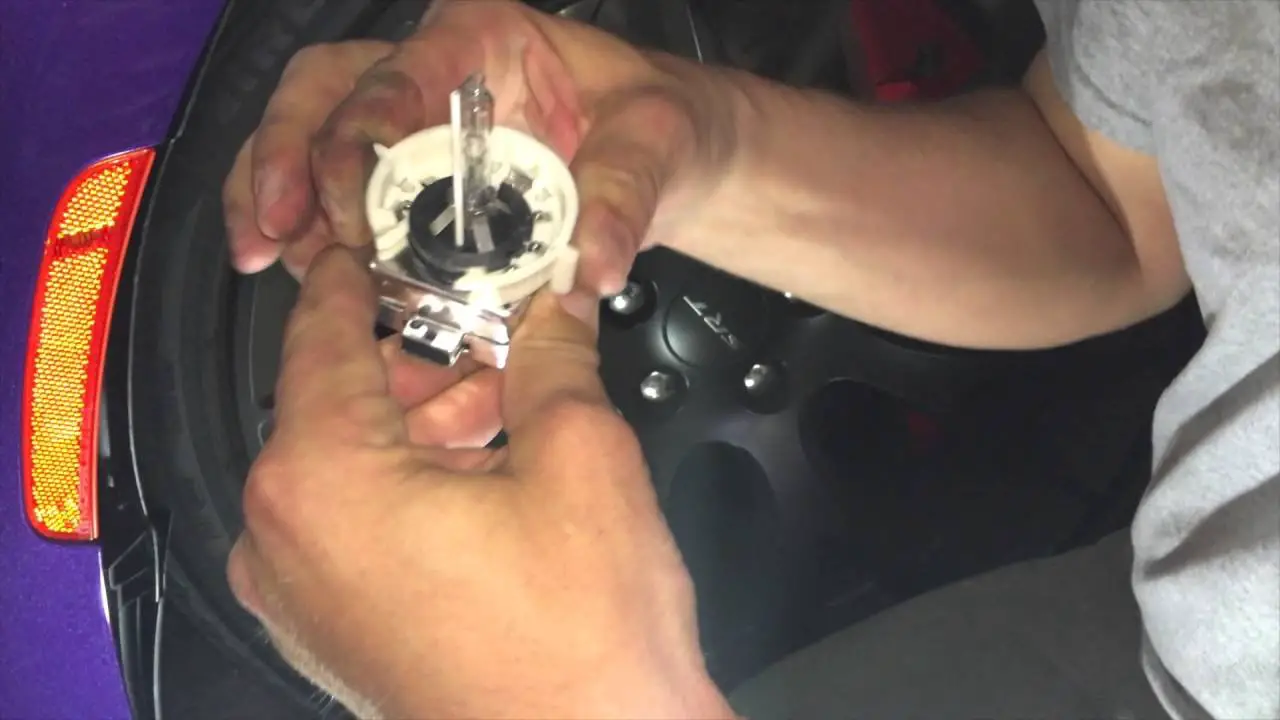 Read more about the article Easy Steps To Change Headlight Bulb On Dodge Charger