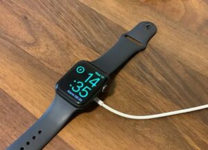 Read more about the article Charging Apple Watch 3: How To Charge Without Magnetic Charger