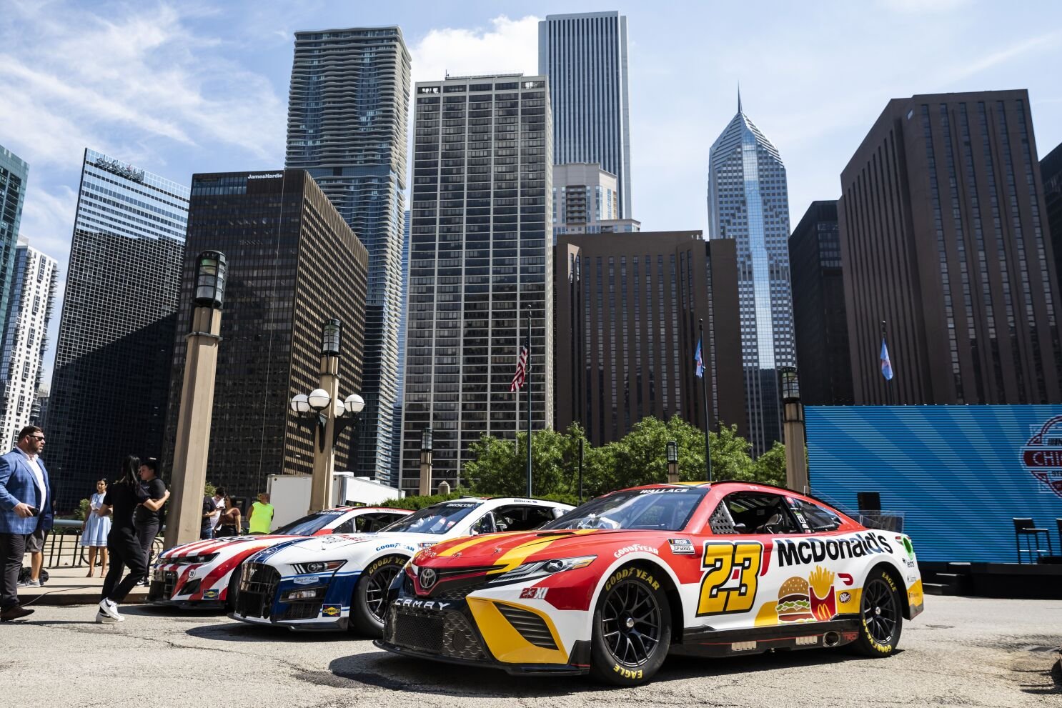 Read more about the article Exploring Chicago’S Car Racing Scene: What Car Race Is In The City?