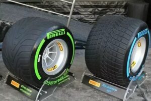 Read more about the article Explaining The Absence Of Tread On Race Car Tires