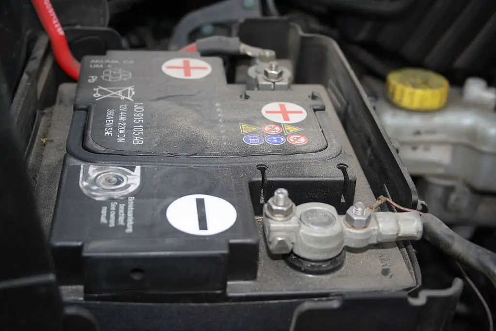 Read more about the article How To Fix A Car Battery That Won’T Hold Charge: Ultimate Guide