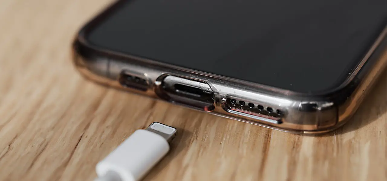 Read more about the article Can A Bad Charger Harm Your Phone?