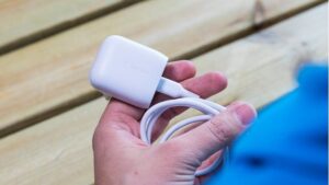 Read more about the article Using My Old Charger For Iphone 14: Compatibility & Solutions