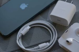 Read more about the article What Charger Does The Iphone 13 Use? Explained In Detail