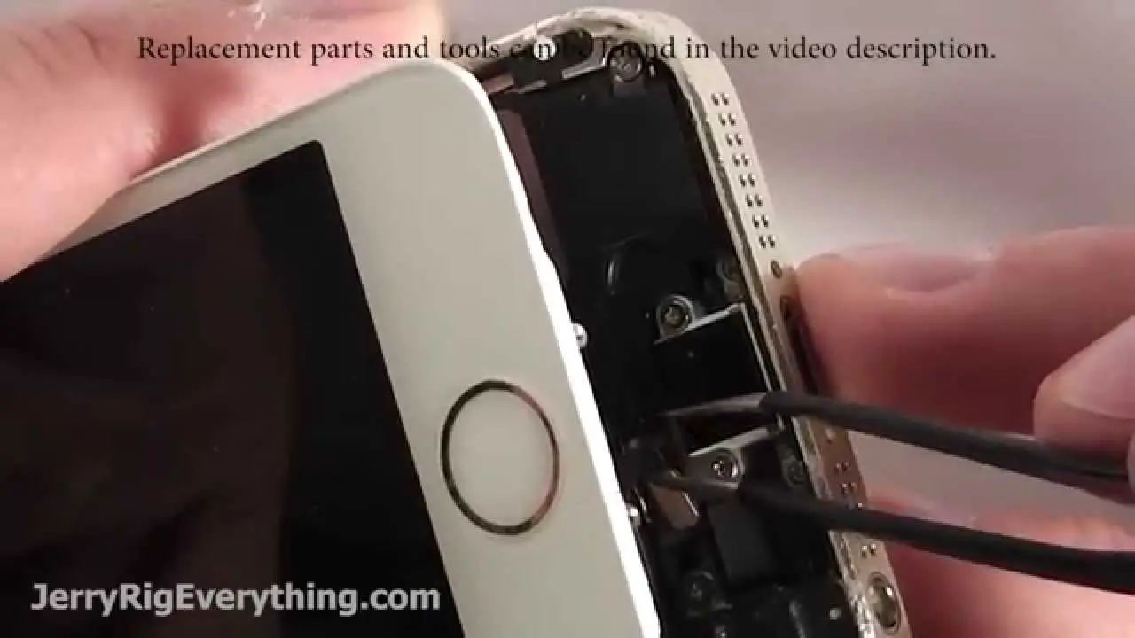 Read more about the article Where To Fix My Iphone Charger Port: Expert Solutions