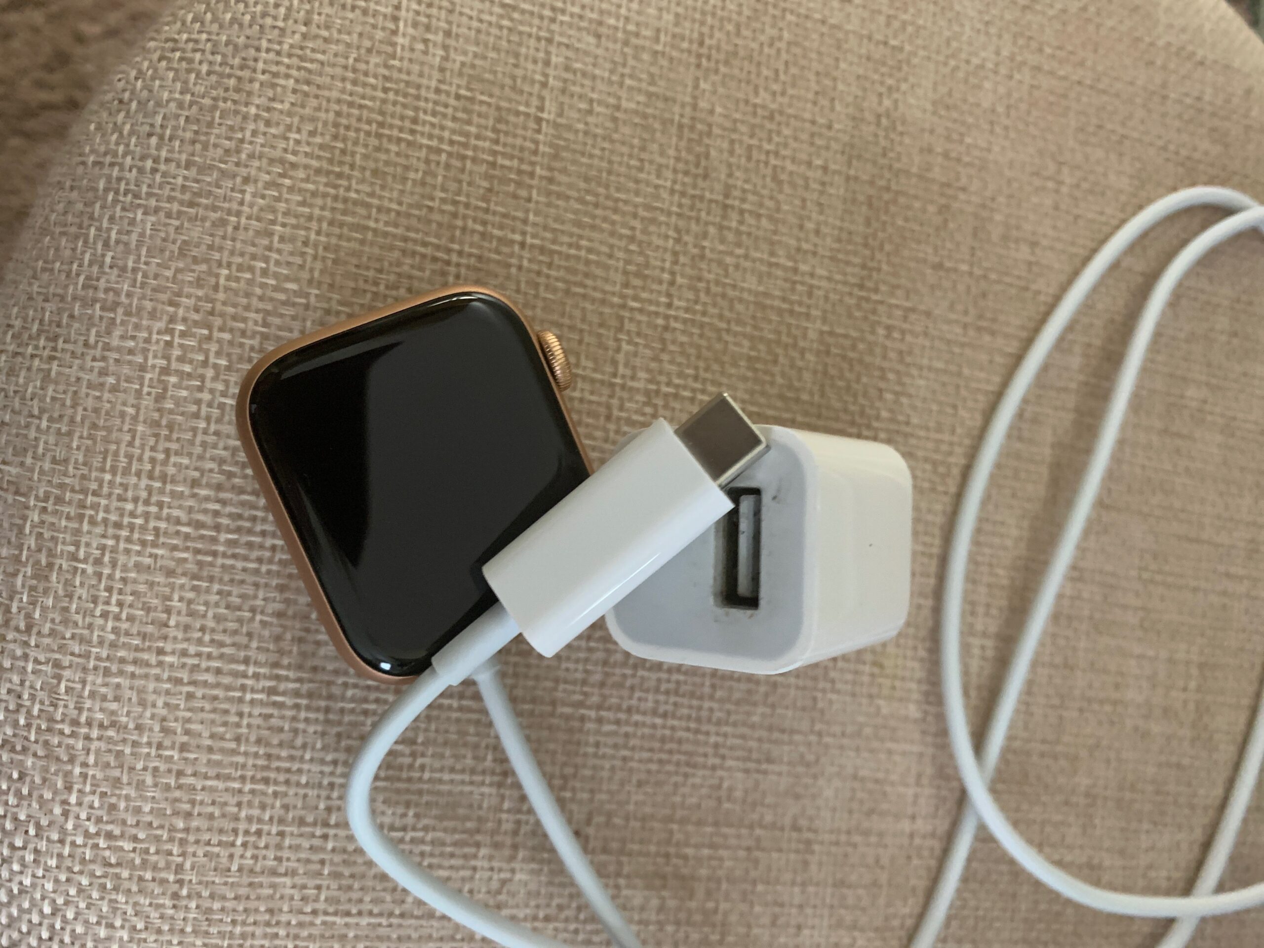 Read more about the article What To Plug Apple Watch Charger Into: A Complete Guide