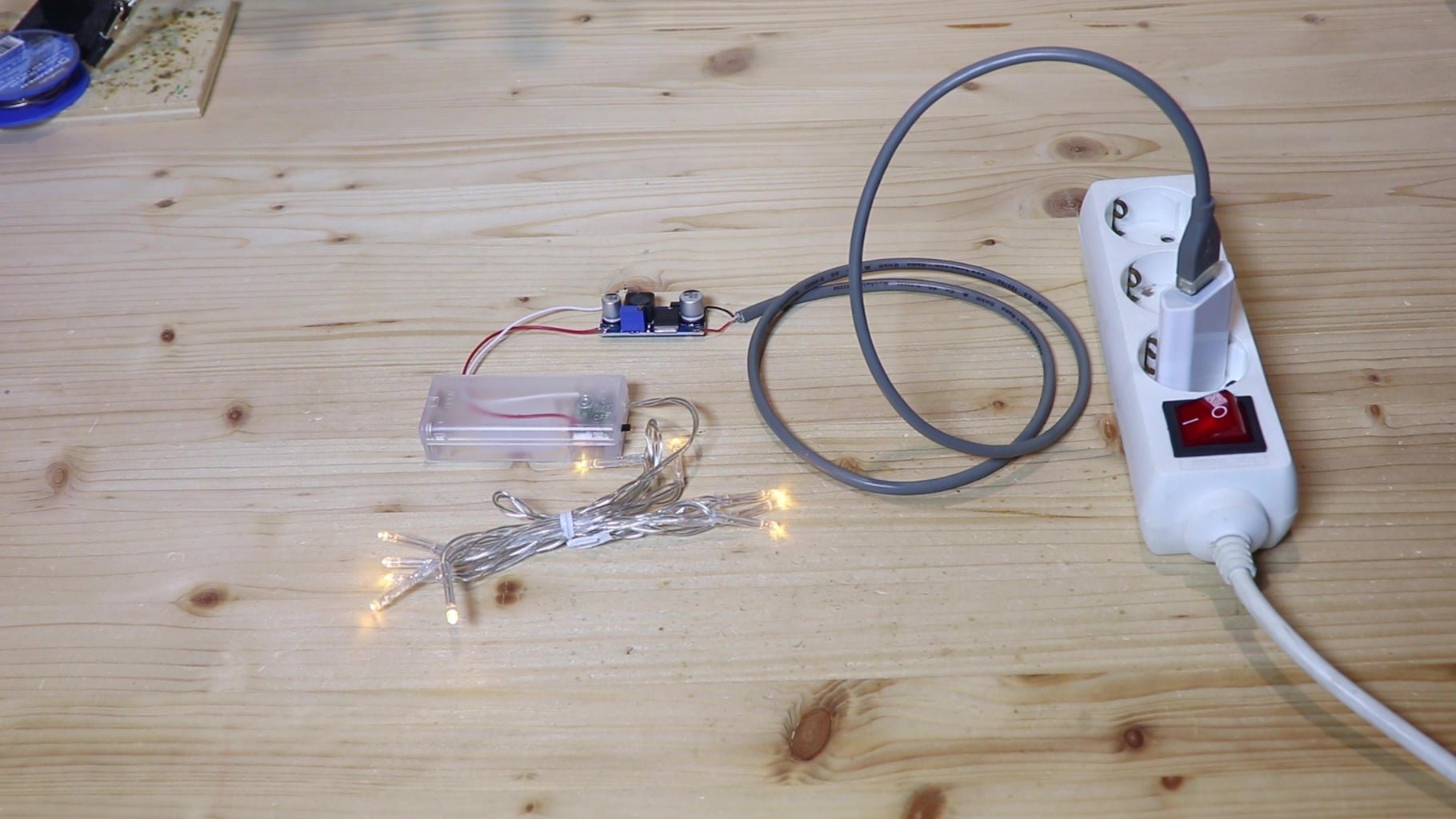 Read more about the article Simple Guide: Power Christmas Lights With Battery