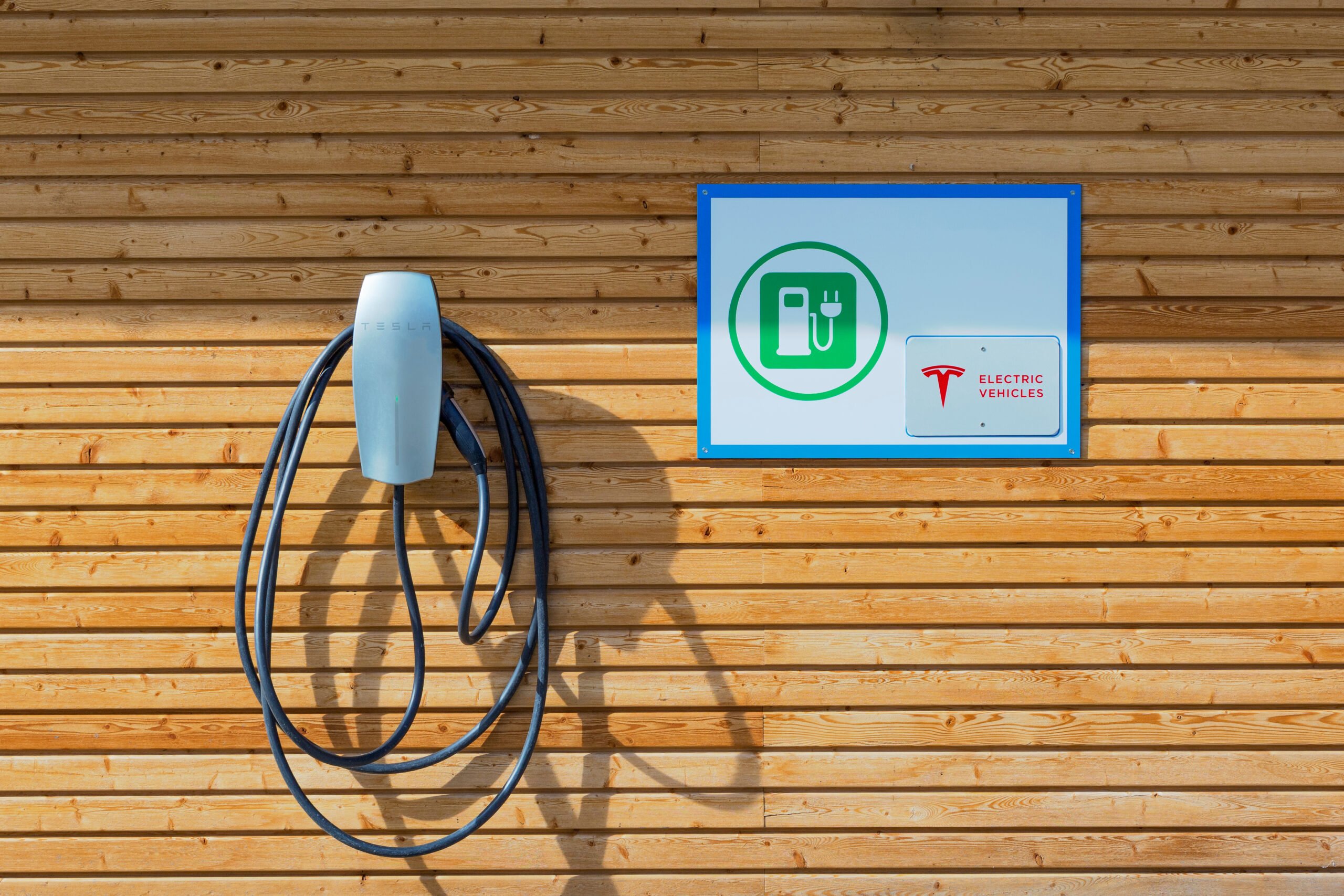 Read more about the article Understanding Tesla Destination Charger: A Guide