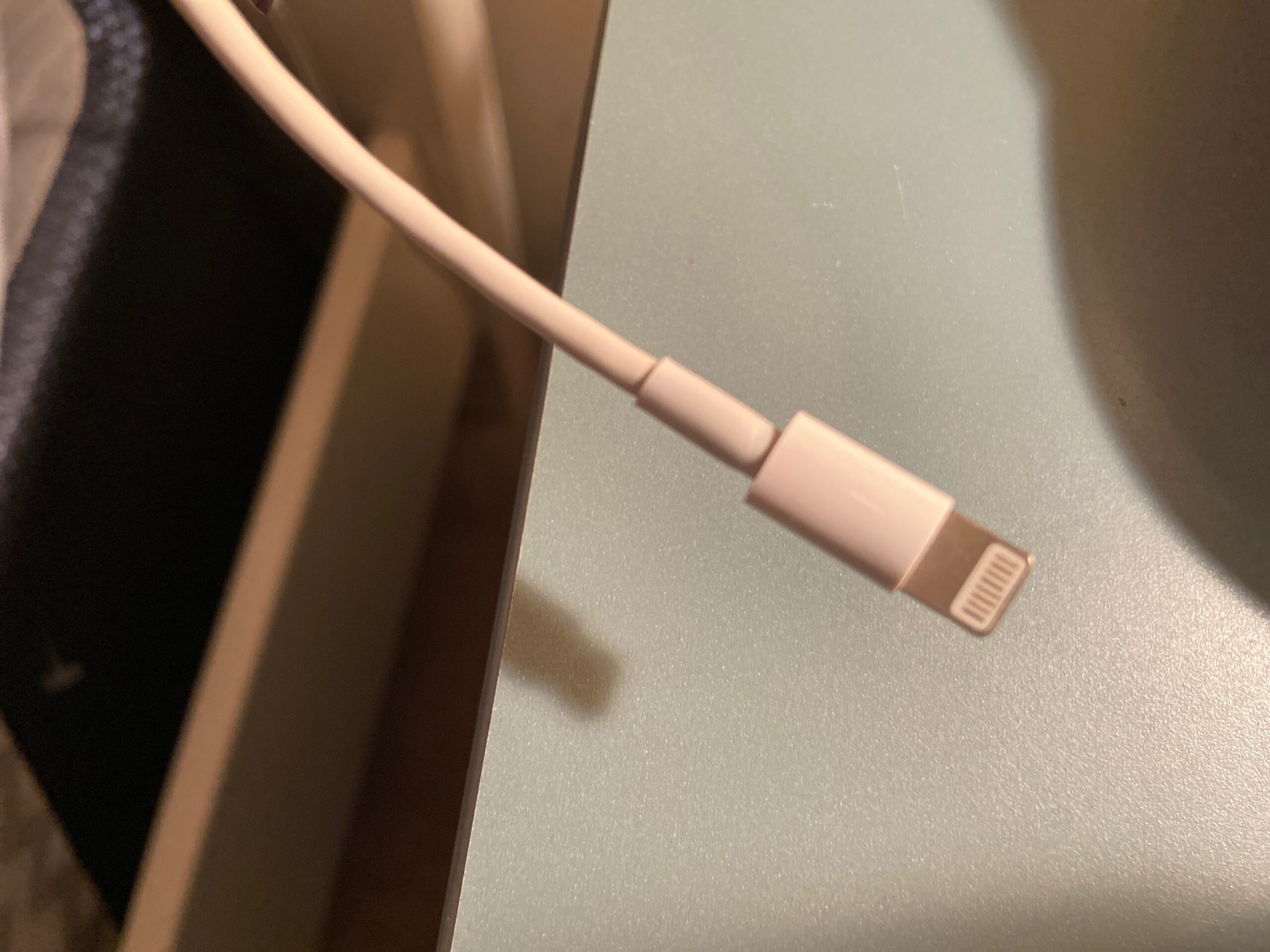 Read more about the article Troubleshooting: Why Isn’T My Apple Charger Working?